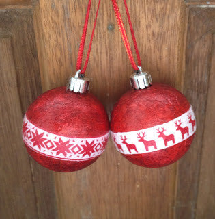 Tutorial | Decoupaging Your Christmas Baubles
